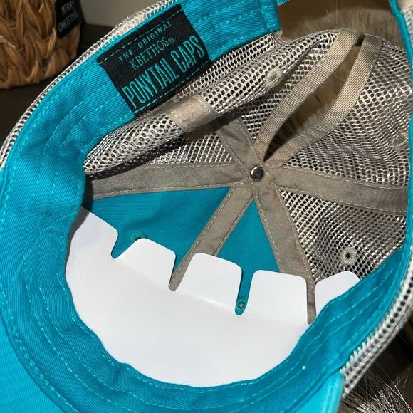 ⭐️NEW WITH TAGS⭐️ women’s ponytail cap - Picture 5 of 5